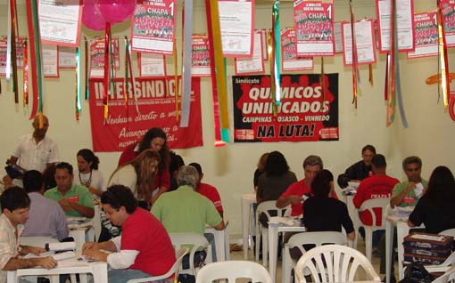 Vista general de las mesas de escrutinio de los votos en la Regional Campinas (14/05/08)