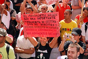 NÃO à criminalização dos movimentos sociais (João Zinclar - 01mai09)