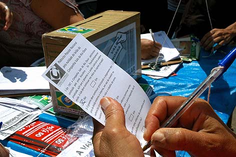 Mais um voto pelo cancelamento do leilão de privatização da Vale do Rio Doce - FOTO JOÃO ZINCLAR