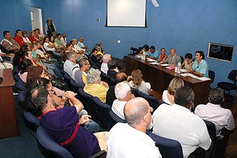 Arlei Medeiros, dirigente do Unificados, fala na audiência pública na Câmara Municipal de Campinas para apurar denúncias contra INSS (Foto 02: João Zinclar - 31/03/09)