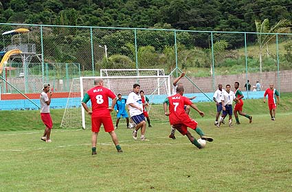  	Equipe da Saint-Gobain Abrasivos cobra falta contra a Dalcar