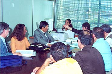 Dr. Santino (1º à esq) atua como assessor da Sherwin-Wiliamms na audiência na PRT Campinas em 16/10/2003