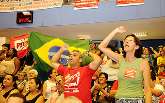 Manifestantes na Câmara Municipal de Campinas, dia 14 de fevereiro. Unificados presente (foto: João Zinclar)