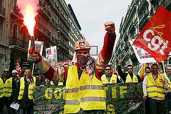 Trabalhadores da siderúrgica ArcelorMittal em uma das dezenas de manifestações de hoje na França (19/03/09)