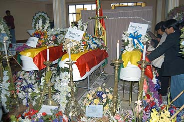Velório de vítimas dos assassinatos promovidos pela elite golpista boliviana contra trabalhadores e indígenas (Foto: ABI.Bo. - 15/09/08)