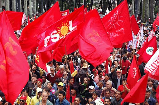 Aproximadamente dos mil trabajadoras y trabajadores estuvieron presentes el 1º de Mayo (2008) de luchas y movimiento de clases en la Plaza de Sé, en São Paulo (FOTO: JOÃO ZINCLAR)