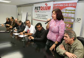 Nilza Pereira, dirigente do Unificados, na entrega da pauta de reivindicações à patronal, na Fetquim (Foto: Dino Santos)