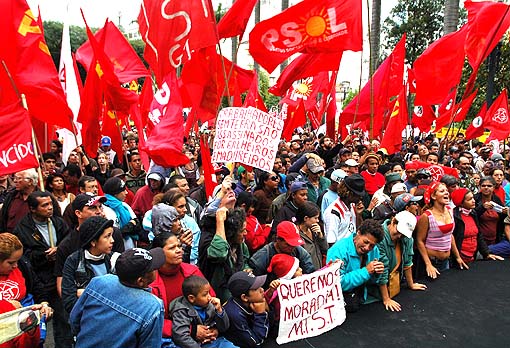 1º de Mayo (2008) en la plaza de Sé, en São Paulo, contó aproximadamente con dos mil trabajadoras y trabajadores (FOTO: JOÃO ZINCLAR)