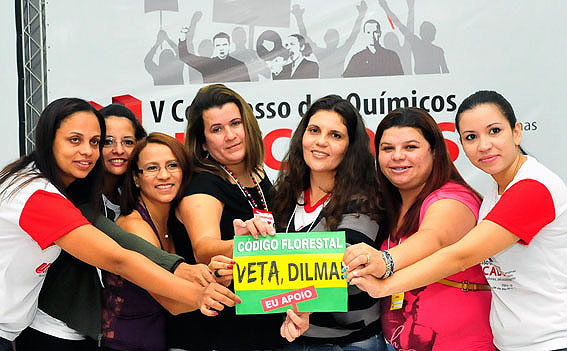 Companheiras defendem o veto da presidente Dilma Rousseff ao Código Florestal aprovado pelo Congresso