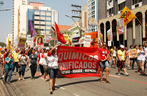 Unificados na avenida Francisco Glicério, em Campinas (foto: João Zinclar)