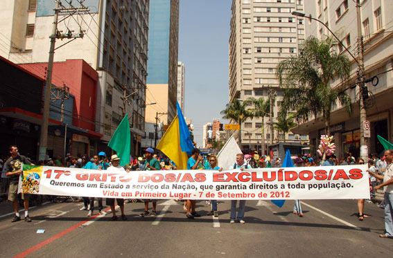 Grito dos Excluídos na avenida Francisco Glicério, em Campinas (foto: João Zinclar)