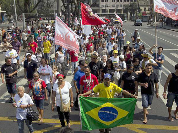 Em São Paulo, a caminhada entre a praça da Sé e o largo da Independência