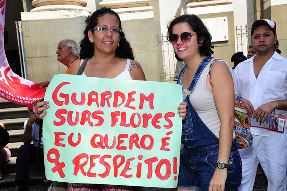 Manifestantes dão seu recado no ato pelo Dia Internacional da Mulher