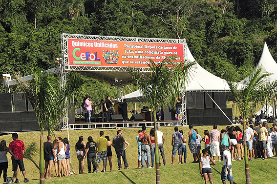 Vista geral do palco da Festa da Juventude & Retomada do Sindicato, no Cefol Campinas