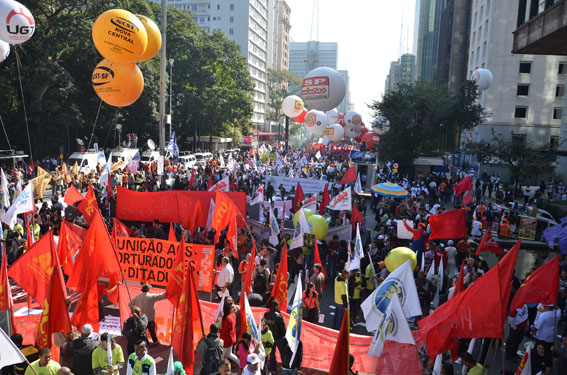Manifestação no Dia Nacional de Lutas (11-julho-13) na avenida Paulista