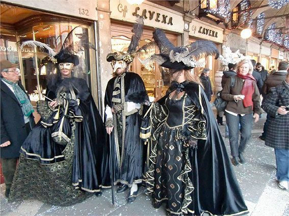 Em Veneza (Itália), até hoje carnavais mantêm a tradição