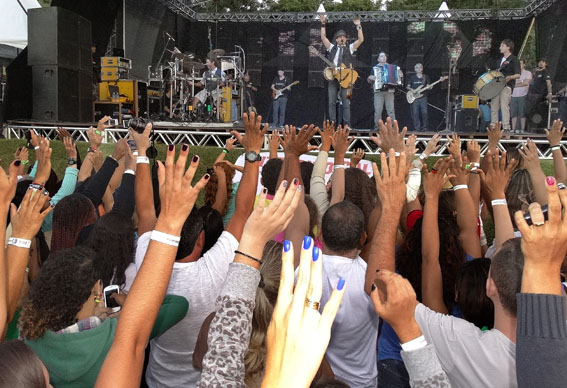 Banda Falamansa no palco do Cefol na Festa da Juventude & Retomada do Sindicato