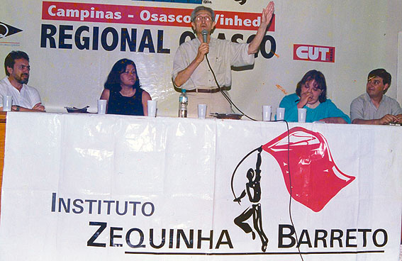 Plínio de Arruda Sampaio durante o debate Política no Brasil e os Desafios para a Esquerda, realizado em Osasco   em 25 de março de 2006 pelo Sindicato Químicos Unificados e Instituto Zequinha Barreto.