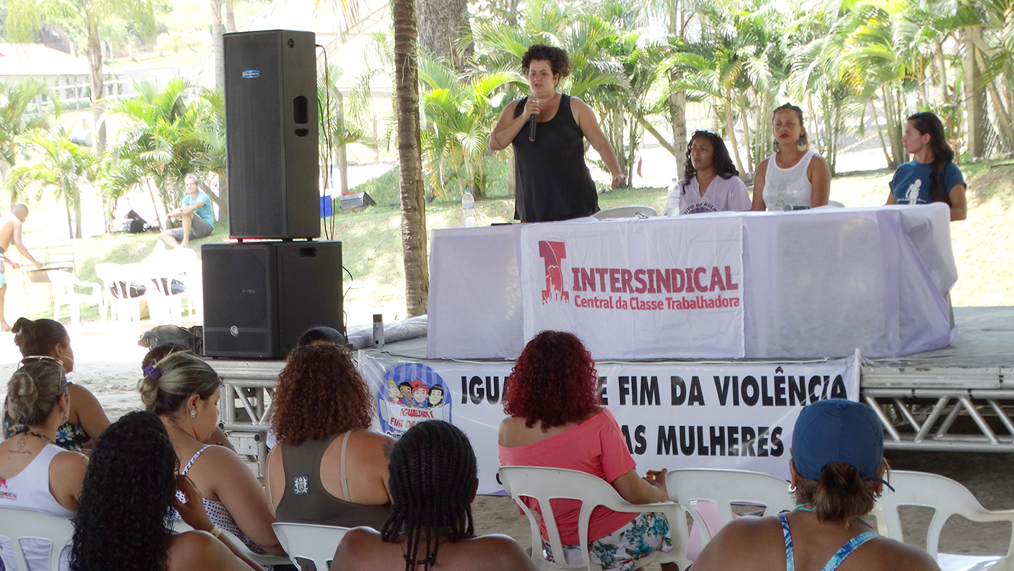 Rosangela Paranhos, diretora do Unificados Regional Campinas e do Coletivo de Mulheres do Unificados, falou da importância da luta das mulheres contra a exploração capitalista