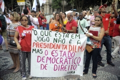 Rio de Janeiro - Manifestantes protestam contra a possibilidade de impeachment da presidente Dilma Rousseff, no centro do Rio (Tomaz Silva/AgÃªncia Brasil)