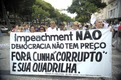 Rio de Janeiro - Manifestantes protestam contra a possibilidade de impeachment da presidente Dilma Rousseff, no centro do Rio (Tomaz Silva/AgÃªncia Brasil)