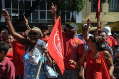 Integrantes de movimentos sociais durante manifestaÃ§Ã£o no centro do Rio de Janeiro (Tomaz Silva/AgÃªncia Brasil)